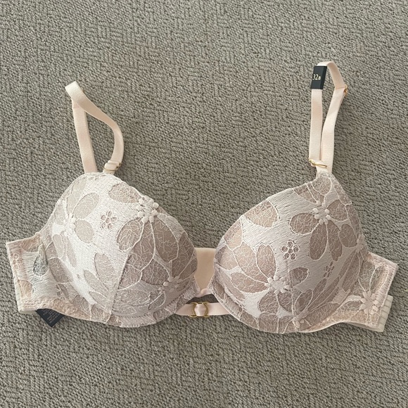 Victoria's Secret Other - Victoria’s Secret very sexy push up bra